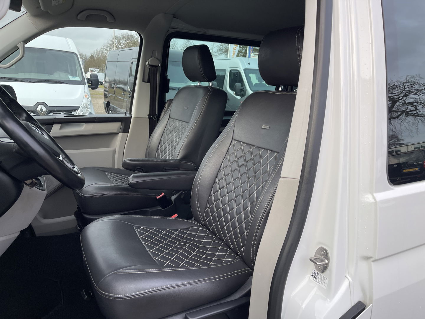 Volkswagen Transporter 2.0 TDI 150pk automaat L2H1 DC 5 persoons Highline / vaste prijs rijklaar € 34.950 ex btw / lease vanaf € 570 / lederen bekleding / adaptive cruise / airco / navigatie / euro 6 / bpm vrij !