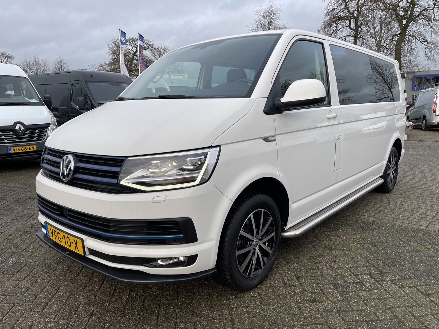 Volkswagen Transporter 2.0 TDI 150pk automaat L2H1 DC 5 persoons Highline / vaste prijs rijklaar € 34.950 ex btw / lease vanaf € 570 / lederen bekleding / adaptive cruise / airco / navigatie / euro 6 / bpm vrij !