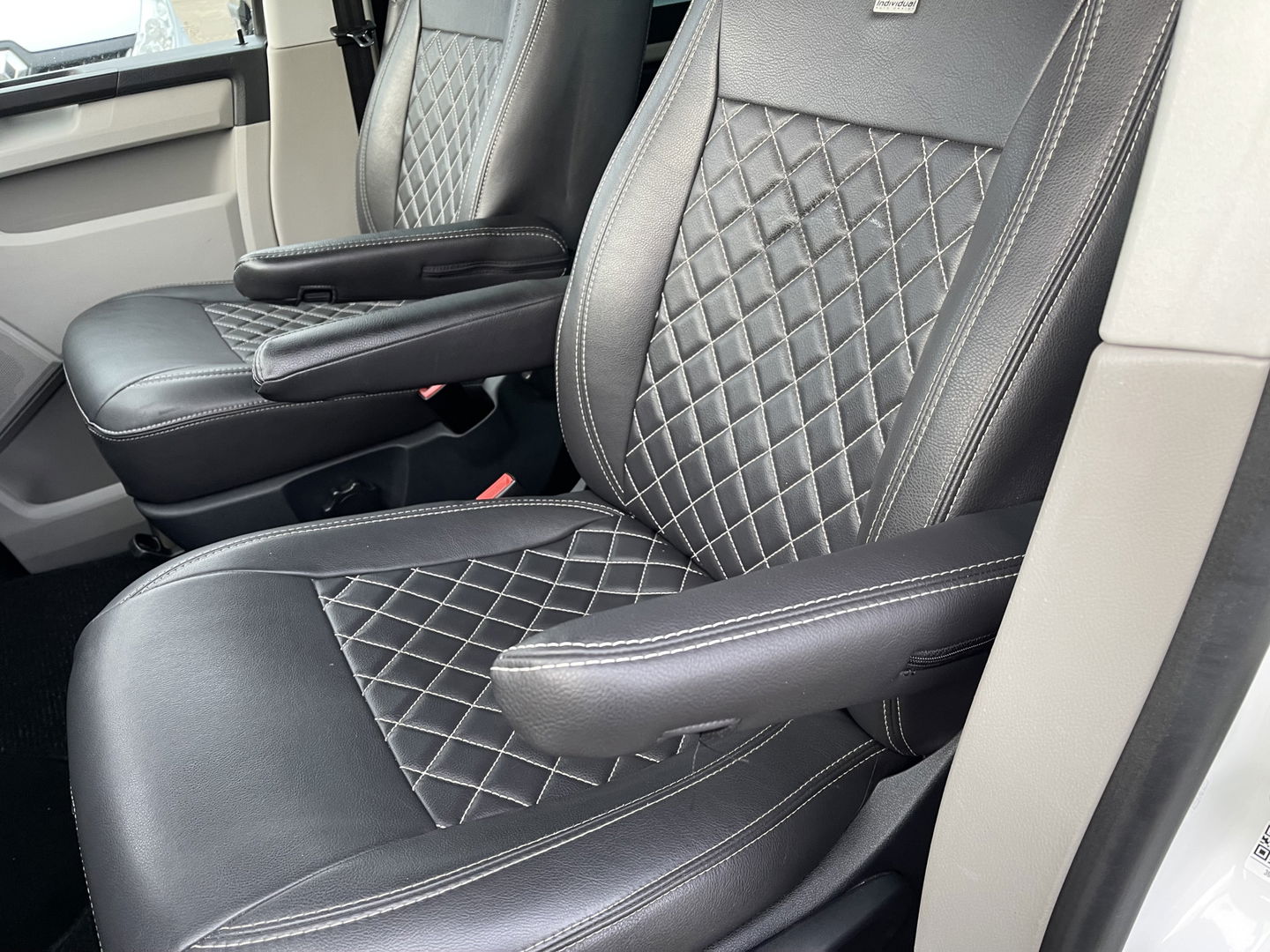 Volkswagen Transporter 2.0 TDI 150pk automaat L2H1 DC 5 persoons Highline / vaste prijs rijklaar € 34.950 ex btw / lease vanaf € 570 / lederen bekleding / adaptive cruise / airco / navigatie / euro 6 / bpm vrij !