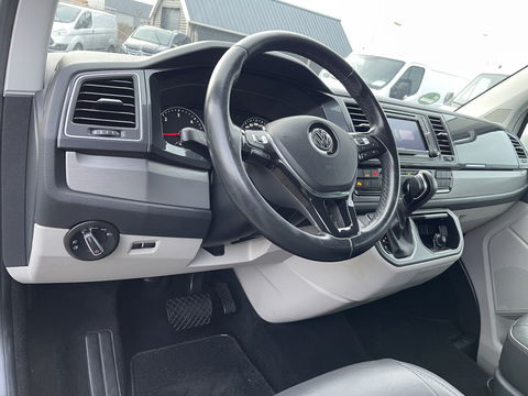 Volkswagen Transporter 2.0 TDI 150pk automaat L2H1 DC 5 persoons Highline / vaste prijs rijklaar € 34.950 ex btw / lease vanaf € 570 / lederen bekleding / adaptive cruise / airco / navigatie / euro 6 / bpm vrij !