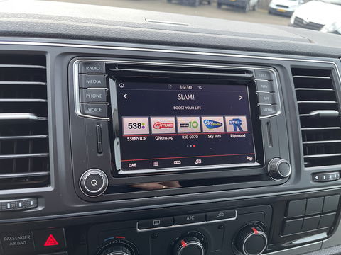 Volkswagen Transporter 2.0 TDI 150pk automaat L2H1 DC 5 persoons Highline / vaste prijs rijklaar € 34.950 ex btw / lease vanaf € 570 / lederen bekleding / adaptive cruise / airco / navigatie / euro 6 / bpm vrij !