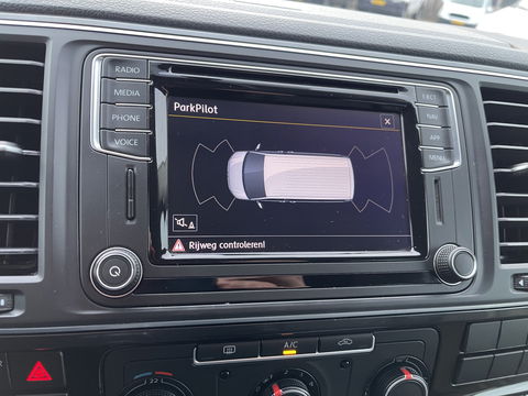 Volkswagen Transporter 2.0 TDI 150pk automaat L2H1 DC 5 persoons Highline / vaste prijs rijklaar € 34.950 ex btw / lease vanaf € 570 / lederen bekleding / adaptive cruise / airco / navigatie / euro 6 / bpm vrij !