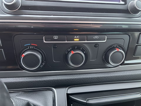 Volkswagen Transporter 2.0 TDI 150pk automaat L2H1 DC 5 persoons Highline / vaste prijs rijklaar € 34.950 ex btw / lease vanaf € 570 / lederen bekleding / adaptive cruise / airco / navigatie / euro 6 / bpm vrij !