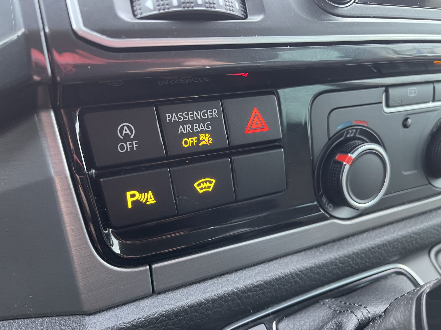 Volkswagen Transporter 2.0 TDI 150pk automaat L2H1 DC 5 persoons Highline / vaste prijs rijklaar € 34.950 ex btw / lease vanaf € 570 / lederen bekleding / adaptive cruise / airco / navigatie / euro 6 / bpm vrij !