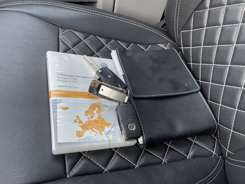 Volkswagen Transporter 2.0 TDI 150pk automaat L2H1 DC 5 persoons Highline / vaste prijs rijklaar € 34.950 ex btw / lease vanaf € 570 / lederen bekleding / adaptive cruise / airco / navigatie / euro 6 / bpm vrij !