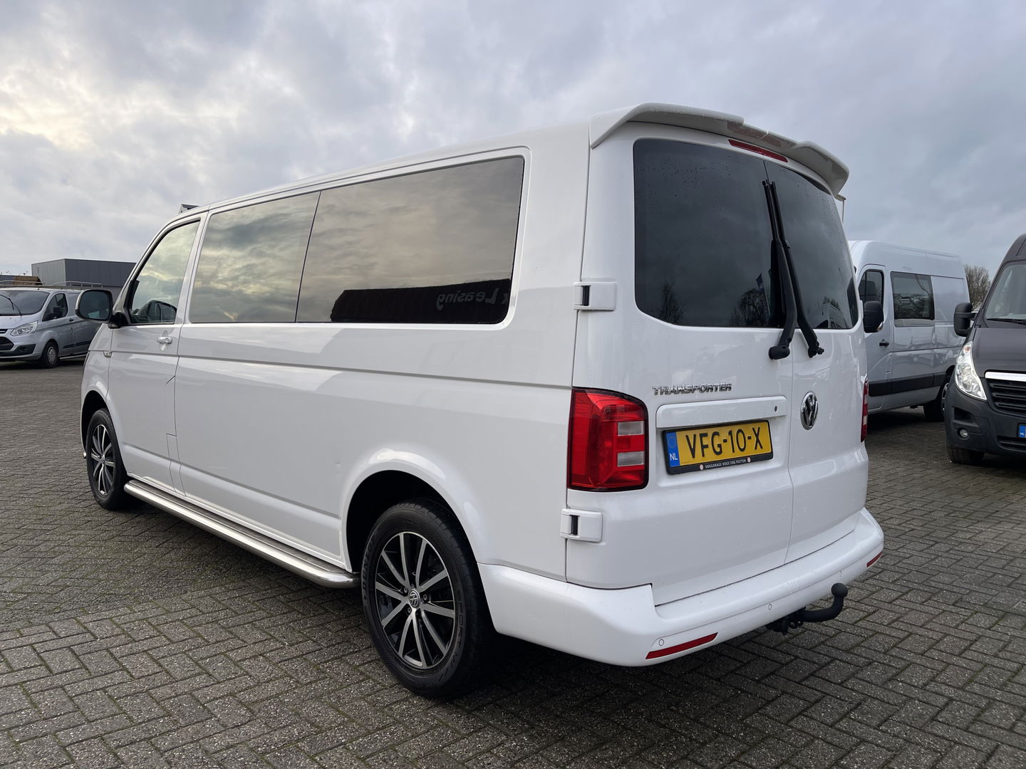 Volkswagen Transporter 2.0 TDI 150pk automaat L2H1 DC 5 persoons Highline / vaste prijs rijklaar € 34.950 ex btw / lease vanaf € 570 / lederen bekleding / adaptive cruise / airco / navigatie / euro 6 / bpm vrij !