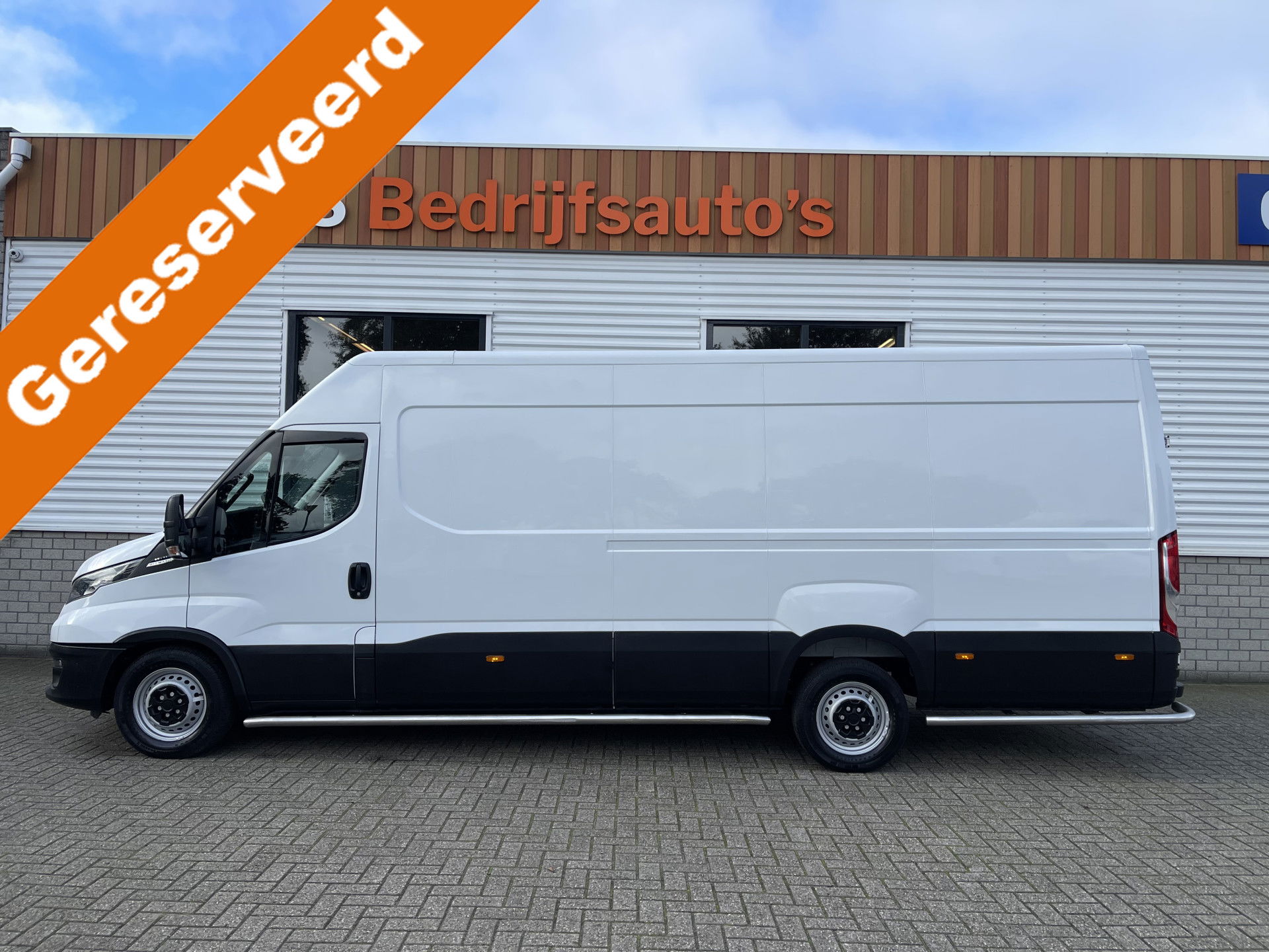 Iveco Daily 35S14V 2.3 Himatic automaat 410 L4H2 / vaste prijs rijklaar € 23.950 ex btw / euro 6 / lease vanaf € 391 / laadruimte 470cm lang / trekhaak 3500 kg! / cruise en climate control
