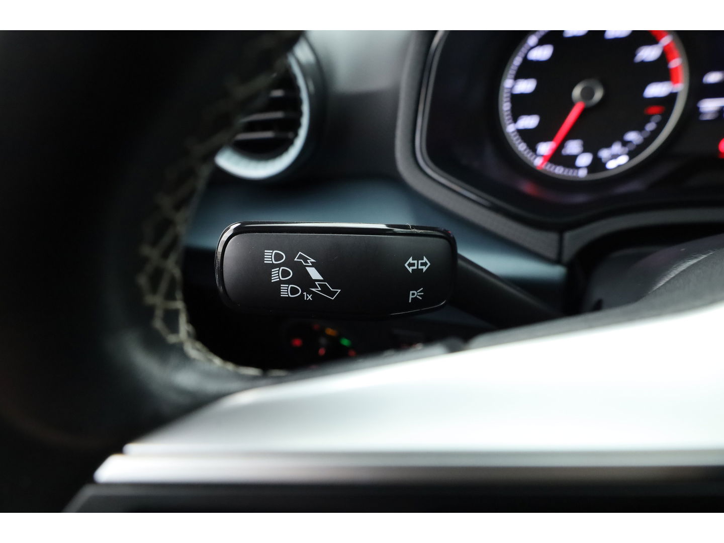 SEAT Arona 1.0 TSI Xperience | Stoelverw. | Keyless | Cruise | Apple CarPlay & Android Auto | LED