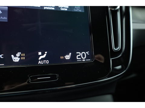 Volvo XC40 1.5 T5 Plug-in hybrid Plus Dark Facelift | Trekhaak elek. | 20 inch | elek. Sportstoelen | H&K Audio |