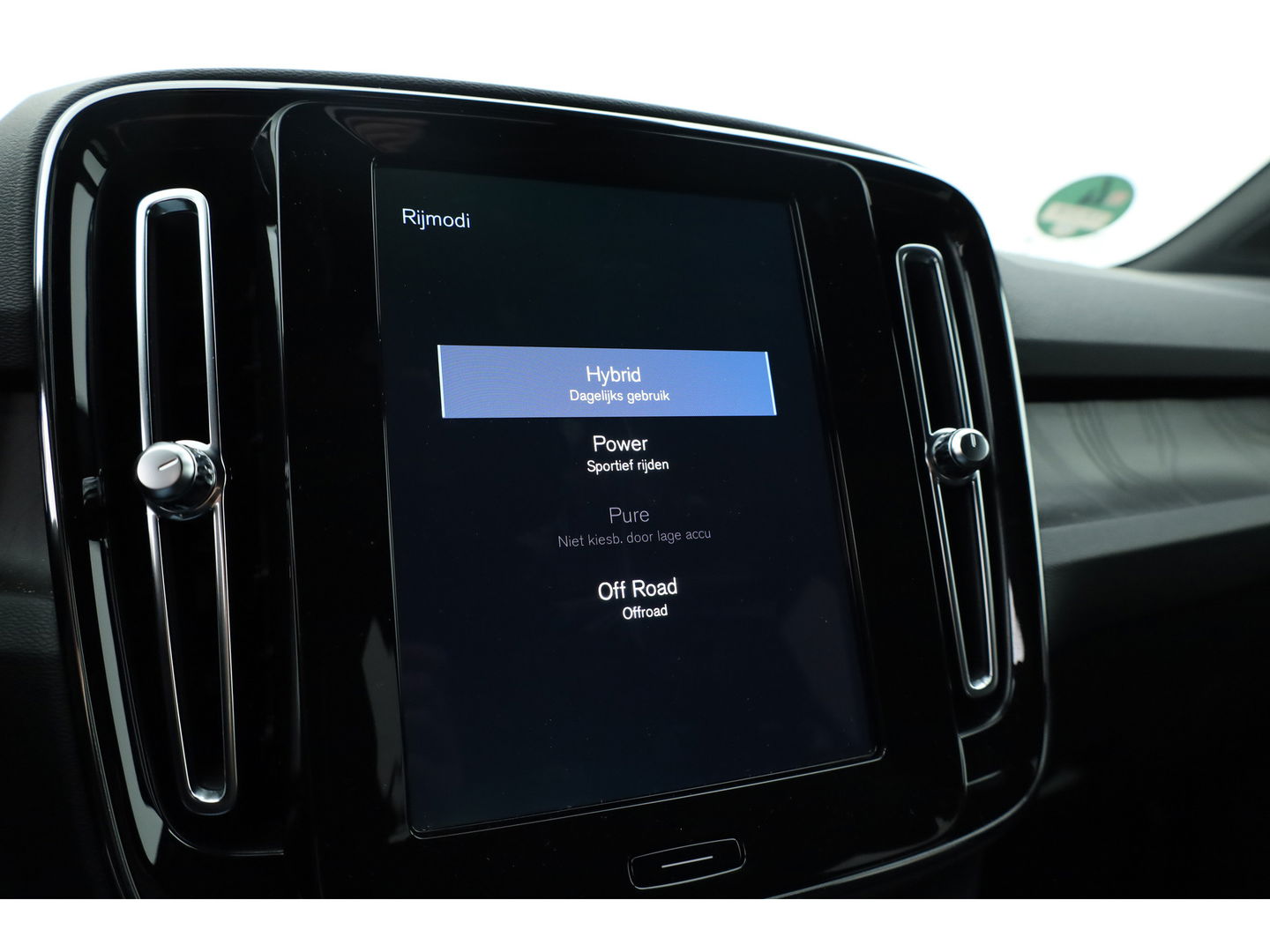 Volvo XC40 1.5 T5 Plug-in hybrid Plus Dark Facelift | Trekhaak elek. | 20 inch | elek. Sportstoelen | H&K Audio |