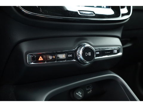Volvo XC40 1.5 T5 Plug-in hybrid Plus Dark Facelift | Trekhaak elek. | 20 inch | elek. Sportstoelen | H&K Audio |