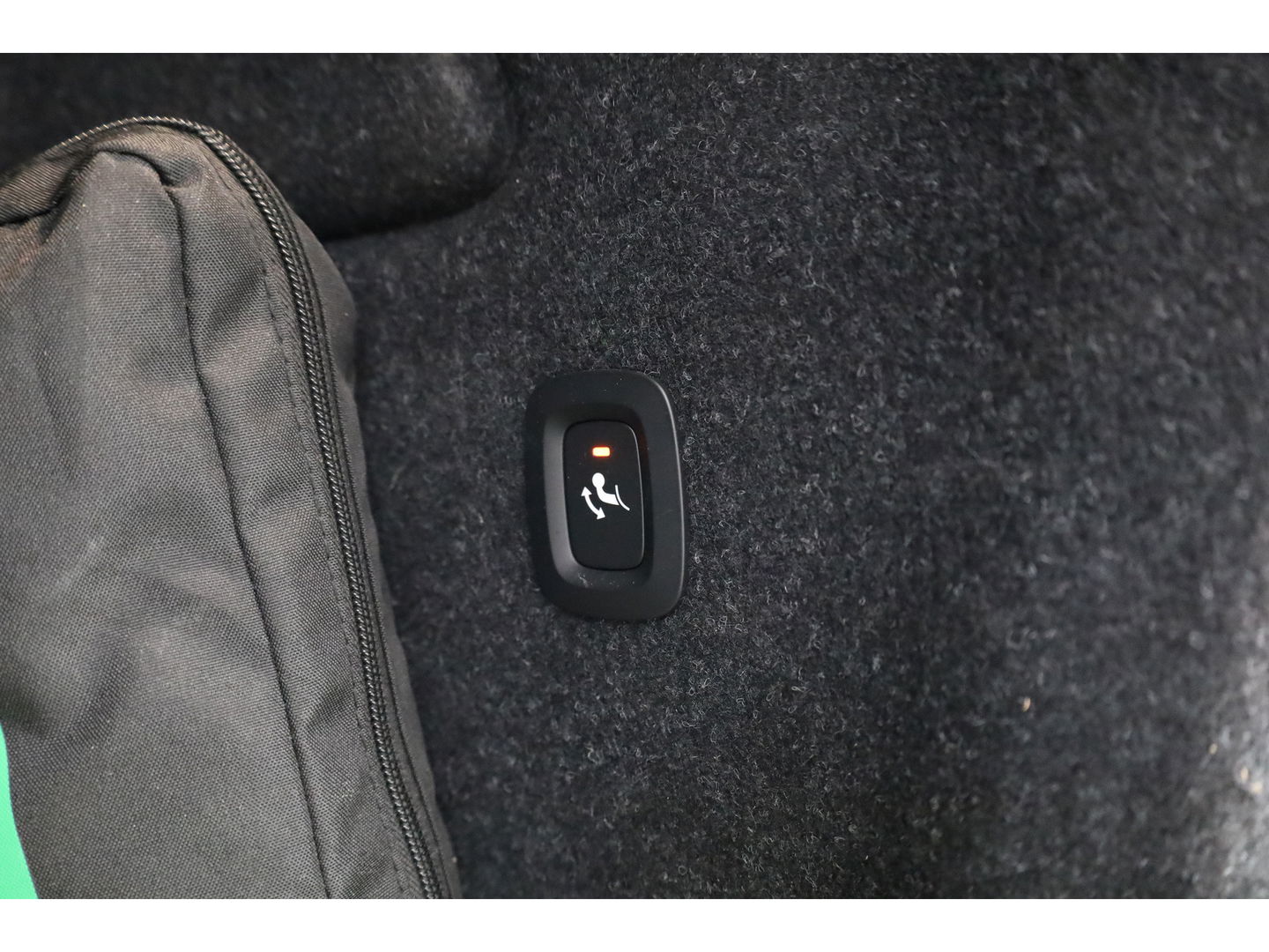 Volvo XC40 1.5 T5 Plug-in hybrid Plus Dark Facelift | Trekhaak elek. | 20 inch | elek. Sportstoelen | H&K Audio |