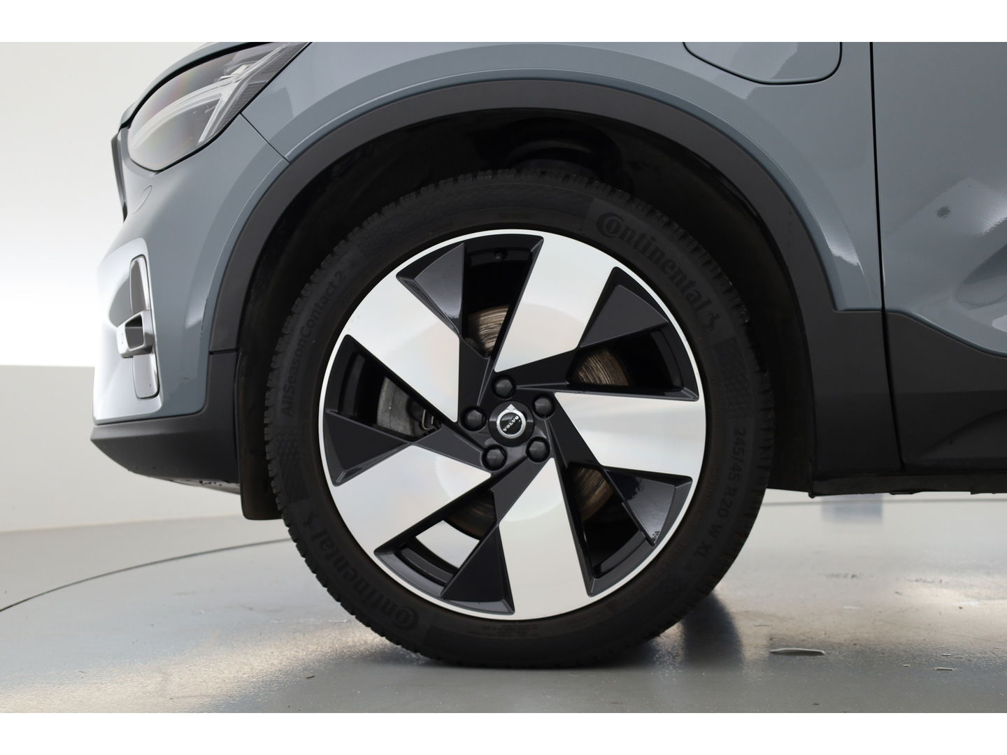 Volvo XC40 1.5 T5 Plug-in hybrid Plus Dark Facelift | Trekhaak elek. | 20 inch | elek. Sportstoelen | H&K Audio |