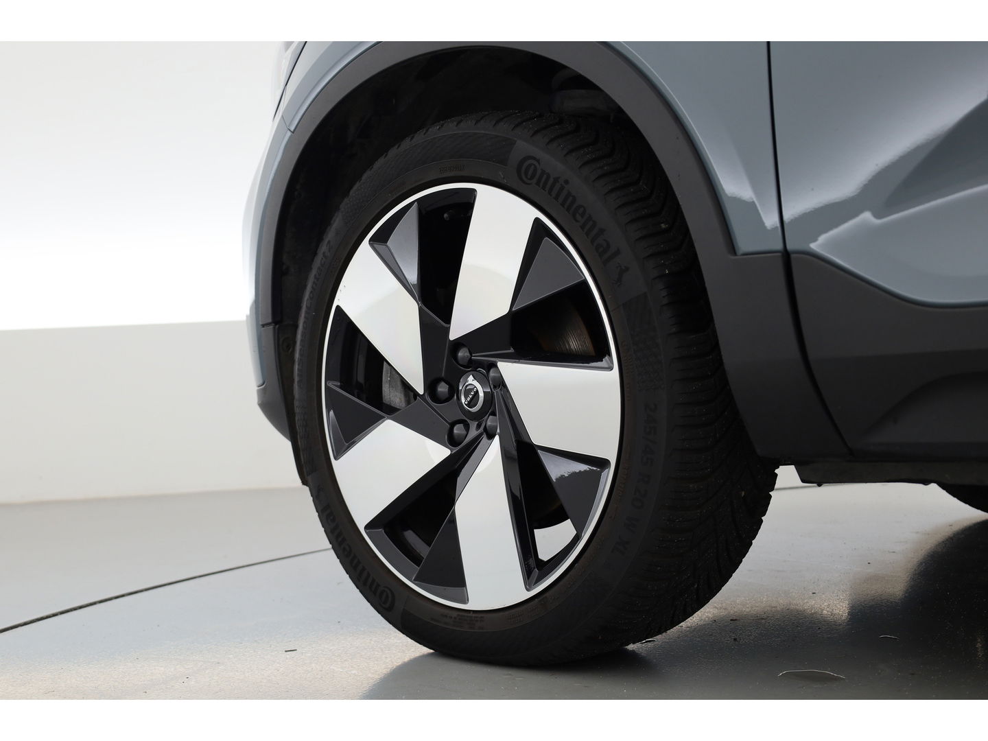 Volvo XC40 1.5 T5 Plug-in hybrid Plus Dark Facelift | Trekhaak elek. | 20 inch | elek. Sportstoelen | H&K Audio |