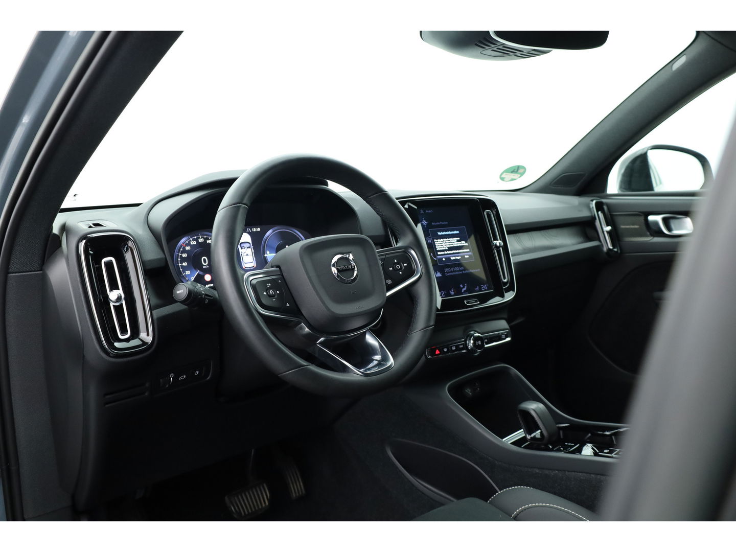 Volvo XC40 1.5 T5 Plug-in hybrid Plus Dark Facelift | Trekhaak elek. | 20 inch | elek. Sportstoelen | H&K Audio |