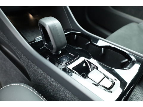 Volvo XC40 1.5 T5 Plug-in hybrid Plus Dark Facelift | Trekhaak elek. | 20 inch | elek. Sportstoelen | H&K Audio |