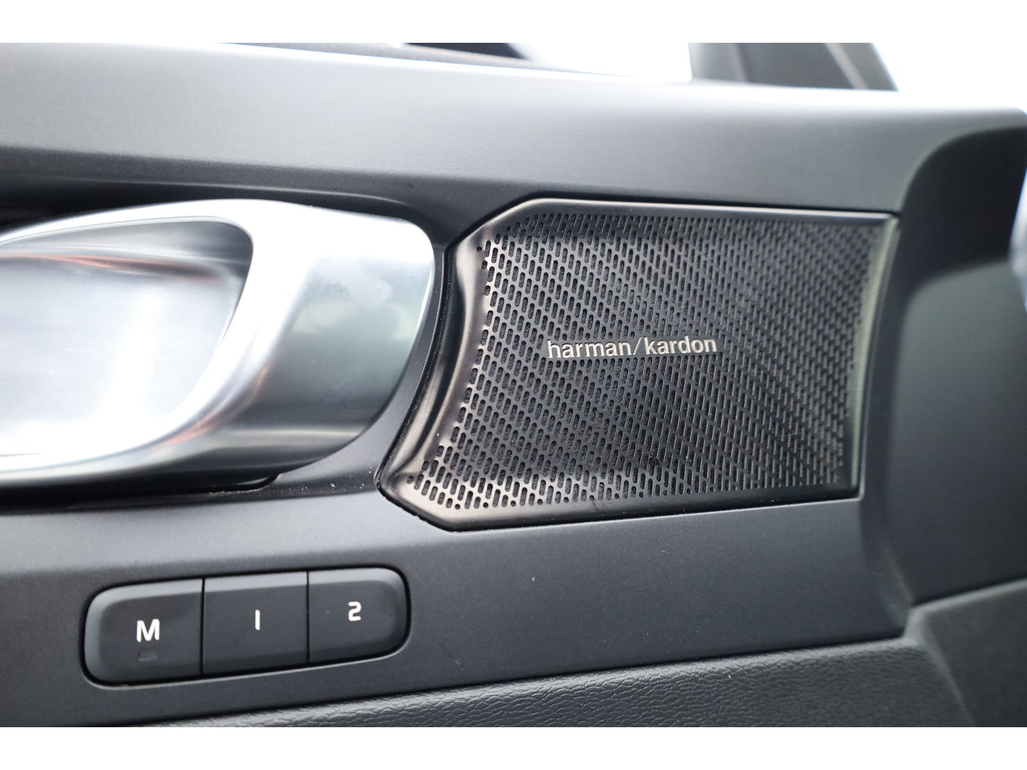 Volvo XC40 1.5 T5 Plug-in hybrid Plus Dark Facelift | Trekhaak elek. | 20 inch | elek. Sportstoelen | H&K Audio |