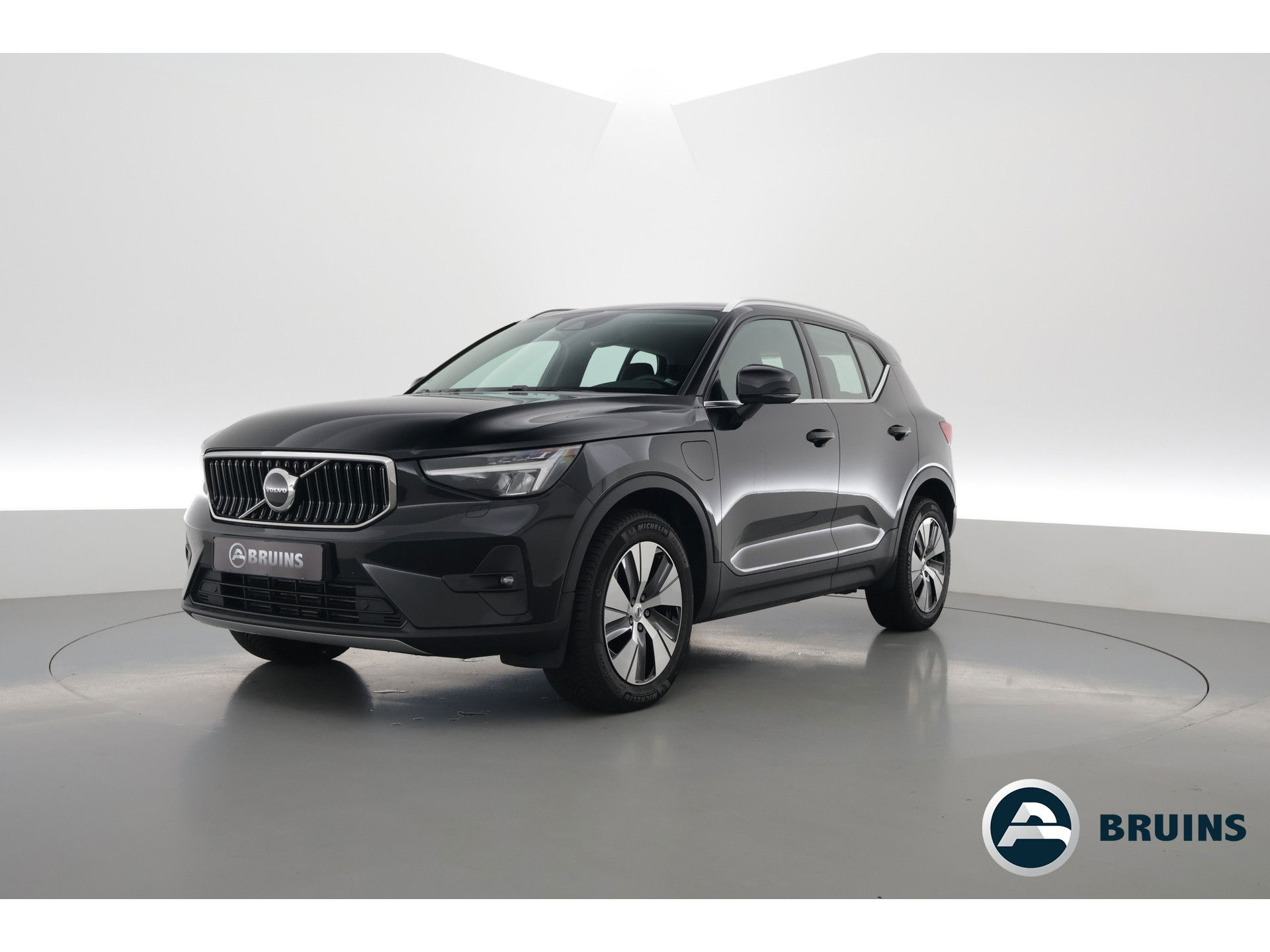 Volvo XC40 1.5 T4 Plug-in hybrid Plus Bright Facelift | Leer  | Elek. stoelen | H&K Audio | Adap. cruise | stoel + stuurverwa. |