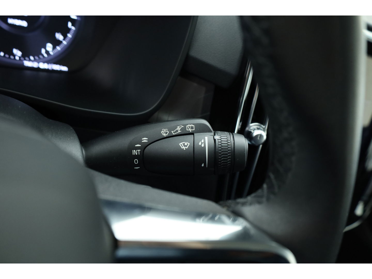 Volvo XC40 1.5 T4 Plug-in hybrid Plus Bright Facelift | Leer  | Elek. stoelen | H&K Audio | Adap. cruise | stoel + stuurverwa. |