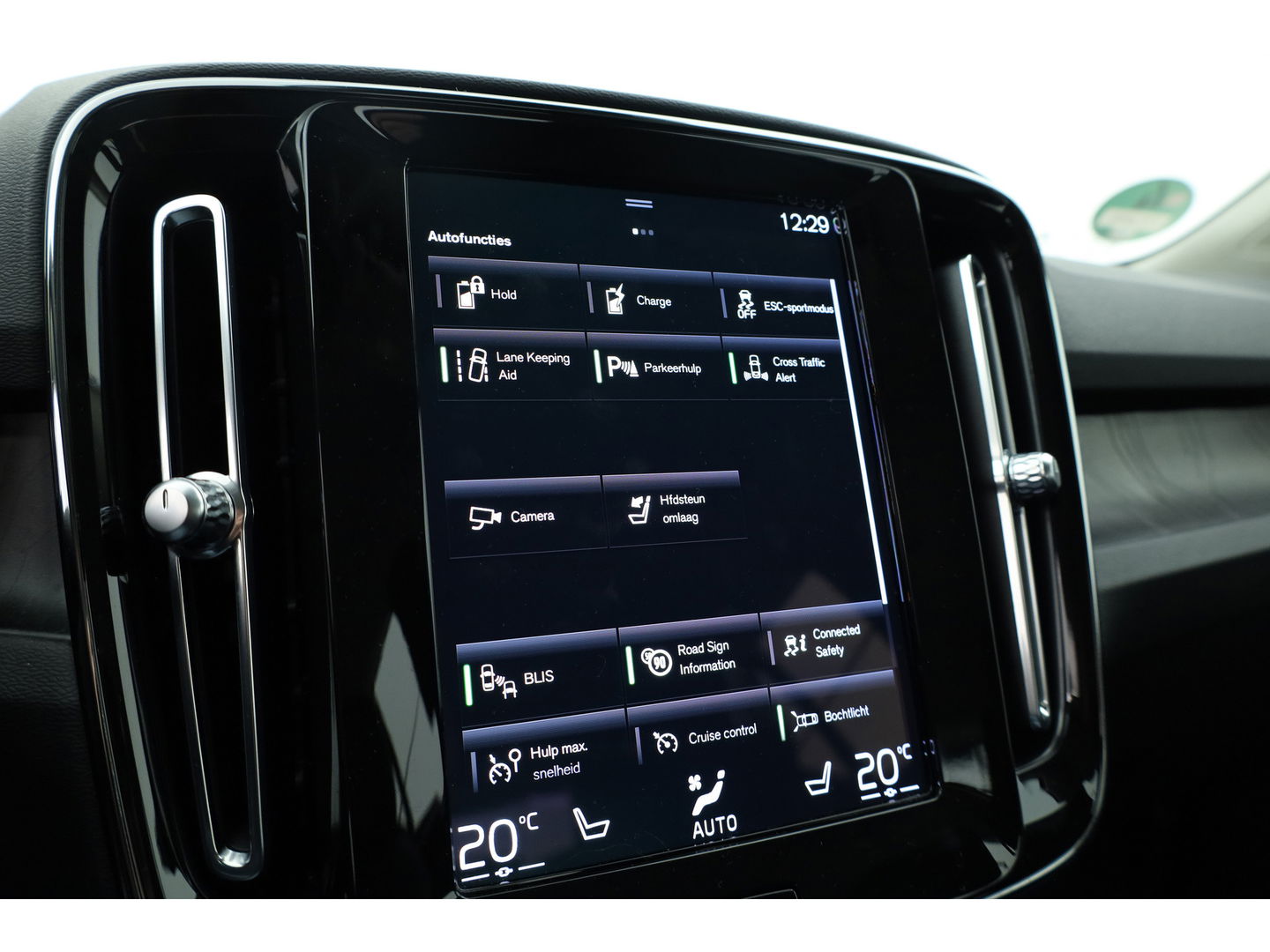 Volvo XC40 1.5 T4 Plug-in hybrid Plus Bright Facelift | Leer  | Elek. stoelen | H&K Audio | Adap. cruise | stoel + stuurverwa. |