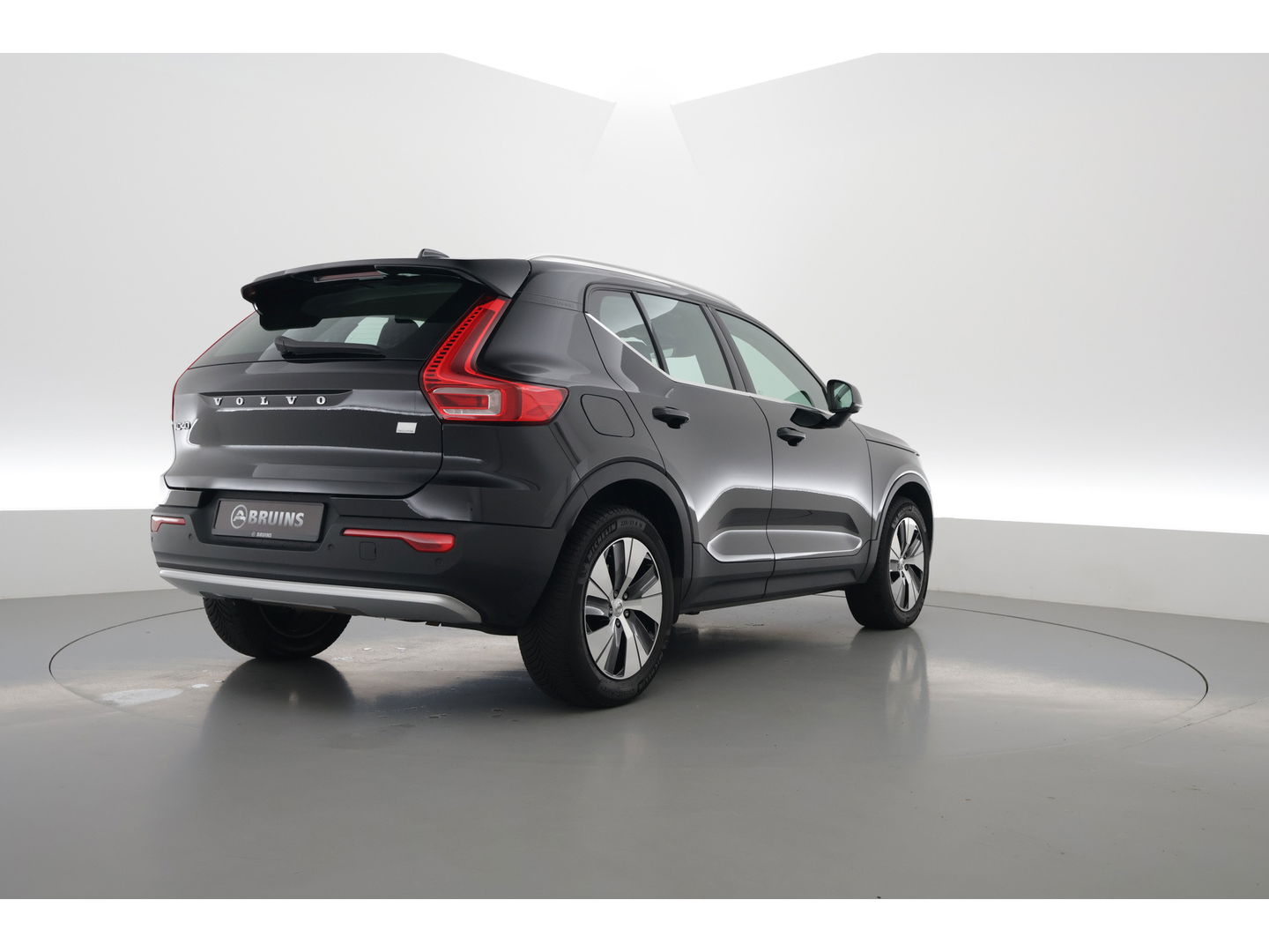 Volvo XC40 1.5 T4 Plug-in hybrid Plus Bright Facelift | Leer  | Elek. stoelen | H&K Audio | Adap. cruise | stoel + stuurverwa. |