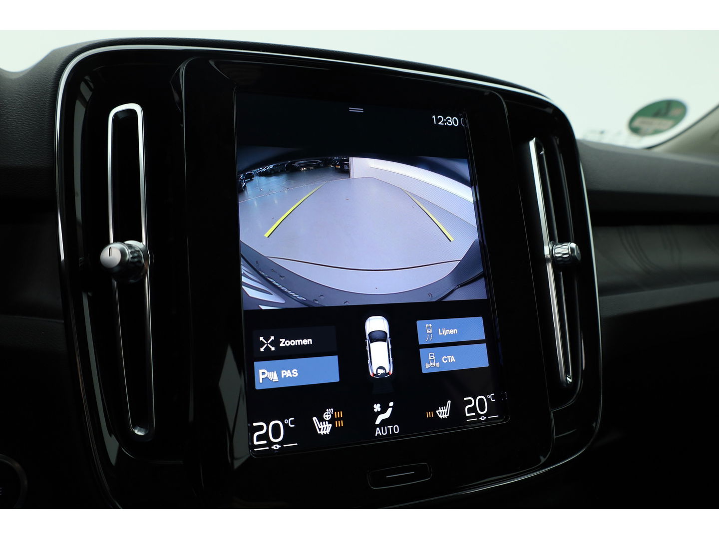 Volvo XC40 1.5 T4 Plug-in hybrid Plus Bright Facelift | Leer  | Elek. stoelen | H&K Audio | Adap. cruise | stoel + stuurverwa. |