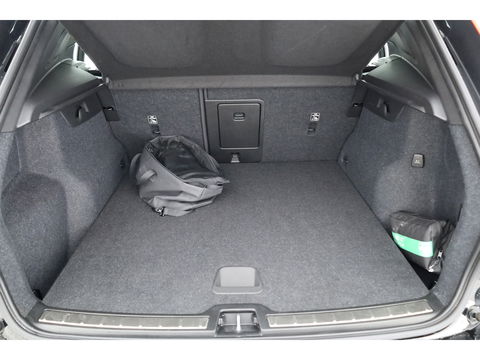 Volvo XC40 1.5 T4 Plug-in hybrid Plus Bright Facelift | Leer  | Elek. stoelen | H&K Audio | Adap. cruise | stoel + stuurverwa. |