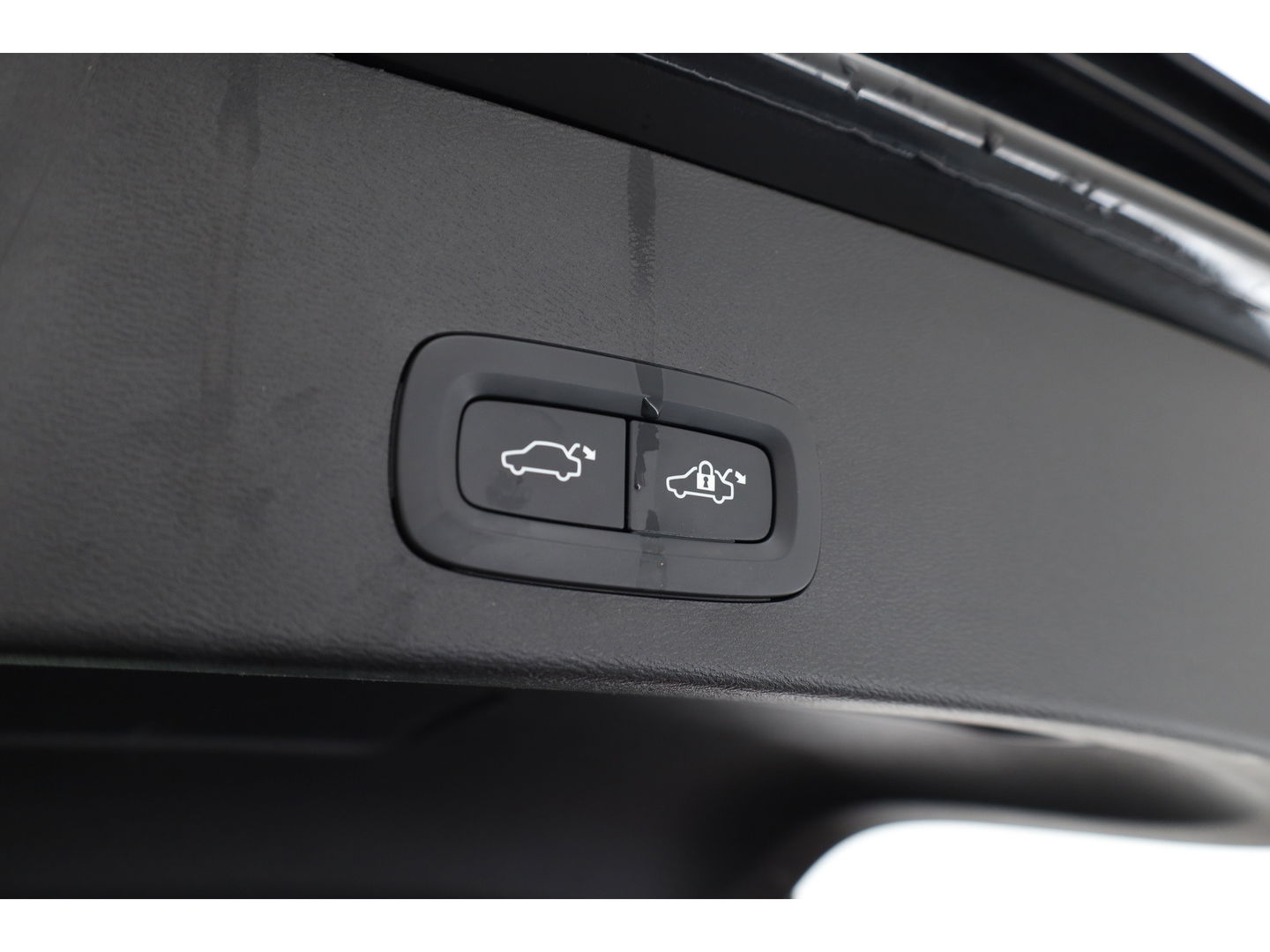 Volvo XC40 1.5 T4 Plug-in hybrid Plus Bright Facelift | Leer  | Elek. stoelen | H&K Audio | Adap. cruise | stoel + stuurverwa. |