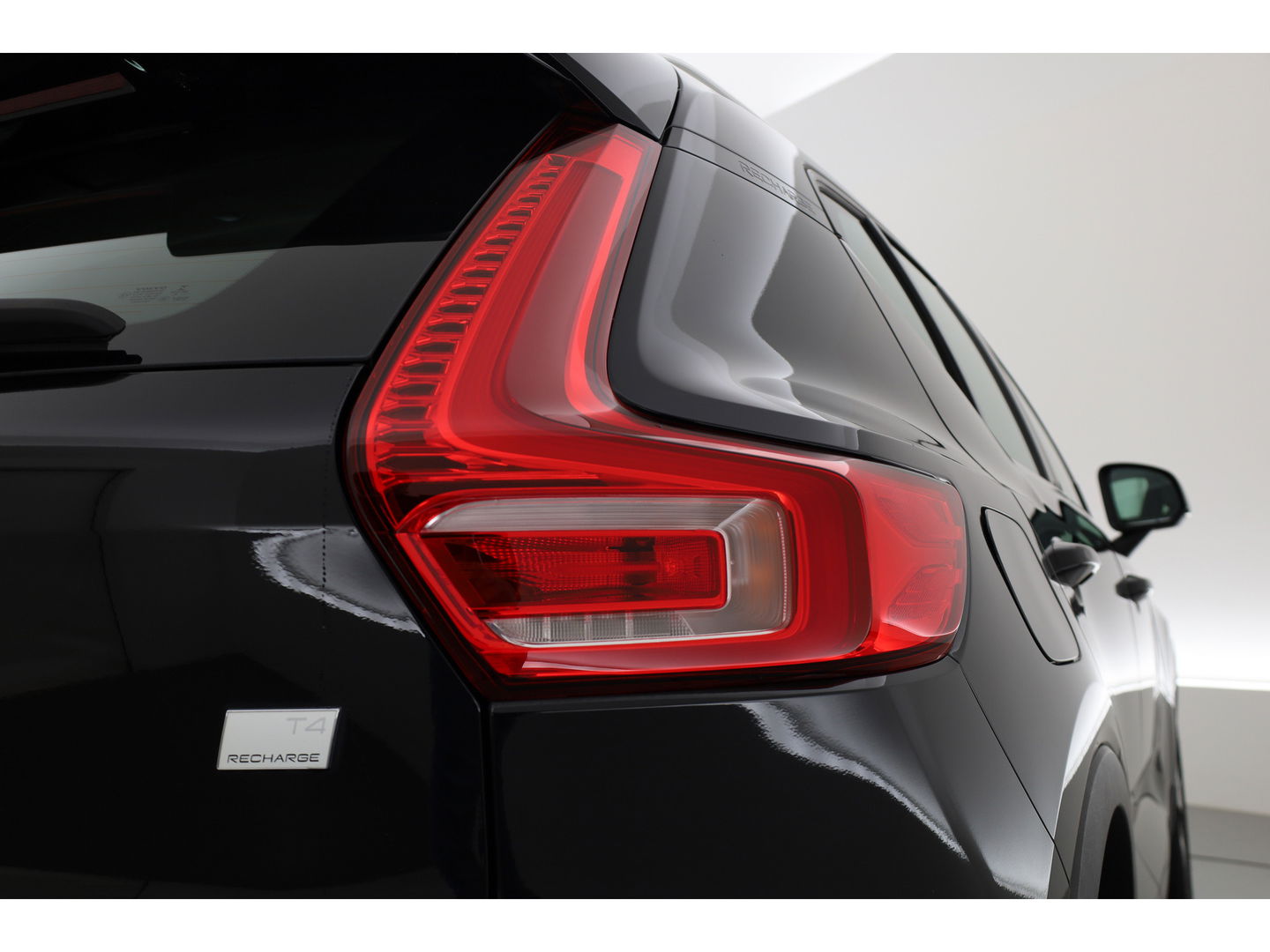 Volvo XC40 1.5 T4 Plug-in hybrid Plus Bright Facelift | Leer  | Elek. stoelen | H&K Audio | Adap. cruise | stoel + stuurverwa. |