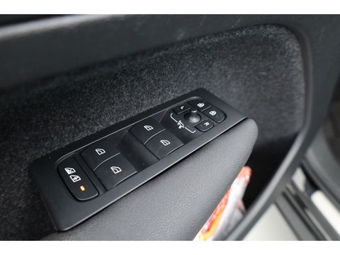 Volvo XC40 1.5 T4 Plug-in hybrid Plus Bright Facelift | Leer  | Elek. stoelen | H&K Audio | Adap. cruise | stoel + stuurverwa. |