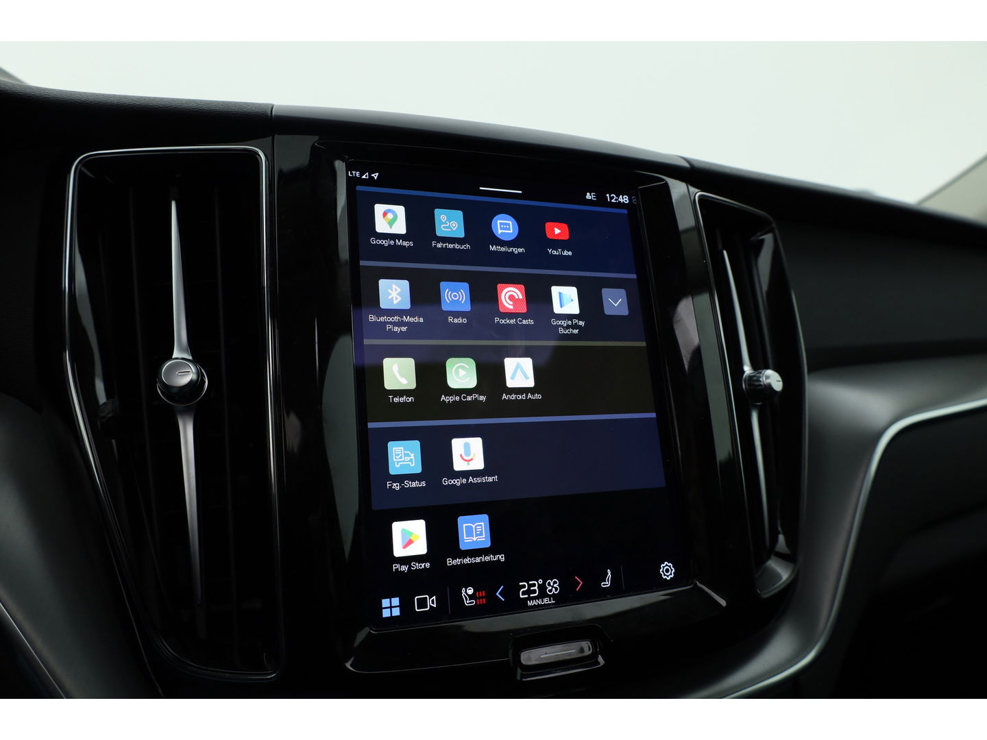 Volvo XC60 2.0 T6 Plug-in hybrid AWD Plus Bright | Long Range |Leer | Pano-dak | 360 camera | Trekhaak elek. | Stoel +  stuurverw. |