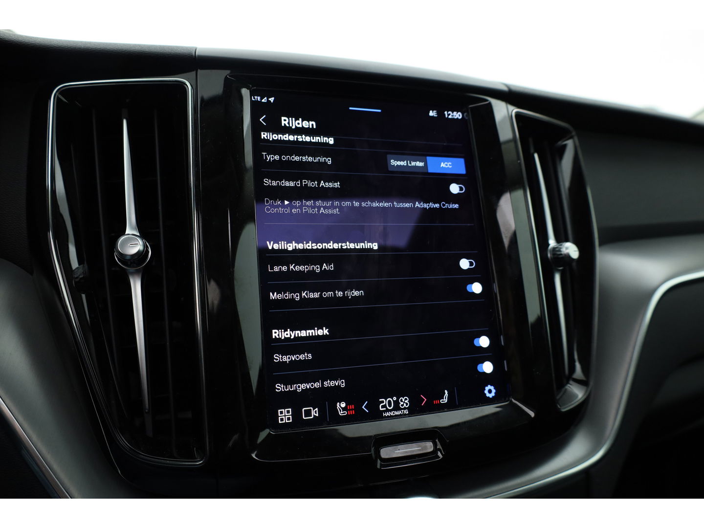 Volvo XC60 2.0 T6 Plug-in hybrid AWD Plus Bright | Long Range |Leer | Pano-dak | 360 camera | Trekhaak elek. | Stoel +  stuurverw. |