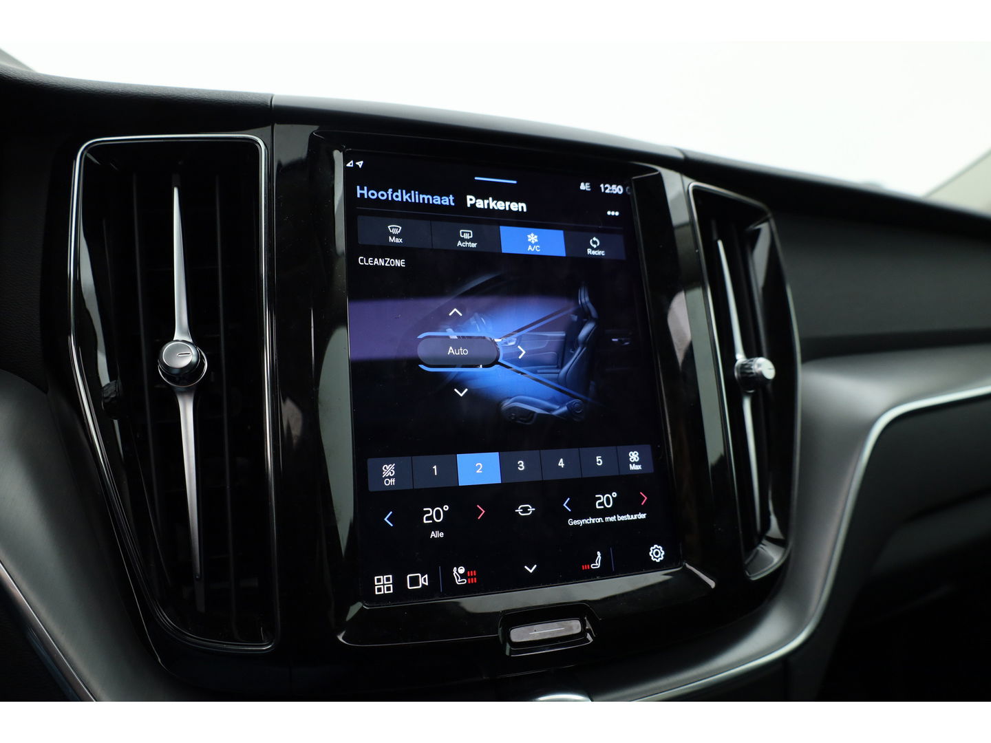 Volvo XC60 2.0 T6 Plug-in hybrid AWD Plus Bright | Long Range |Leer | Pano-dak | 360 camera | Trekhaak elek. | Stoel +  stuurverw. |