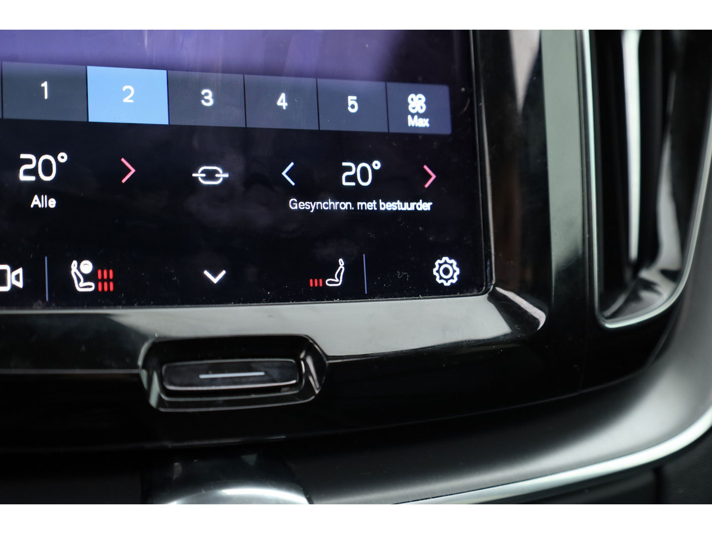 Volvo XC60 2.0 T6 Plug-in hybrid AWD Plus Bright | Long Range |Leer | Pano-dak | 360 camera | Trekhaak elek. | Stoel +  stuurverw. |