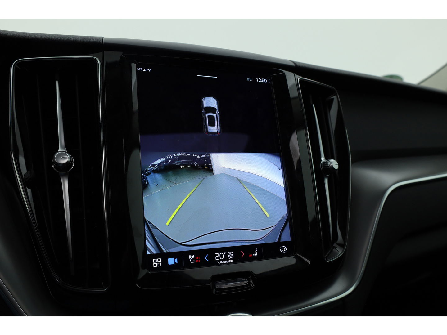 Volvo XC60 2.0 T6 Plug-in hybrid AWD Plus Bright | Long Range |Leer | Pano-dak | 360 camera | Trekhaak elek. | Stoel +  stuurverw. |