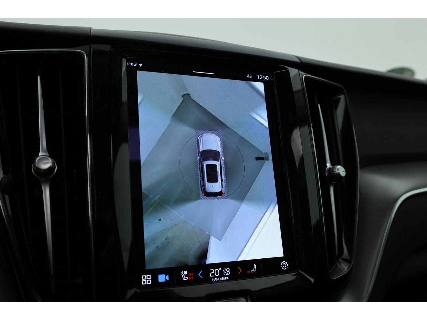 Volvo XC60 2.0 T6 Plug-in hybrid AWD Plus Bright | Long Range |Leer | Pano-dak | 360 camera | Trekhaak elek. | Stoel +  stuurverw. |