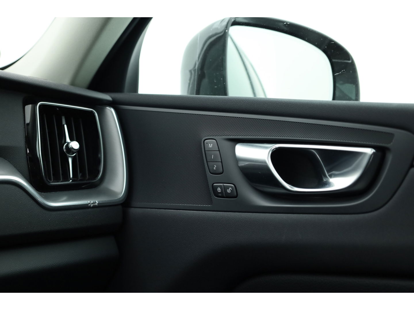 Volvo XC60 2.0 T6 Plug-in hybrid AWD Plus Bright | Long Range |Leer | Pano-dak | 360 camera | Trekhaak elek. | Stoel +  stuurverw. |