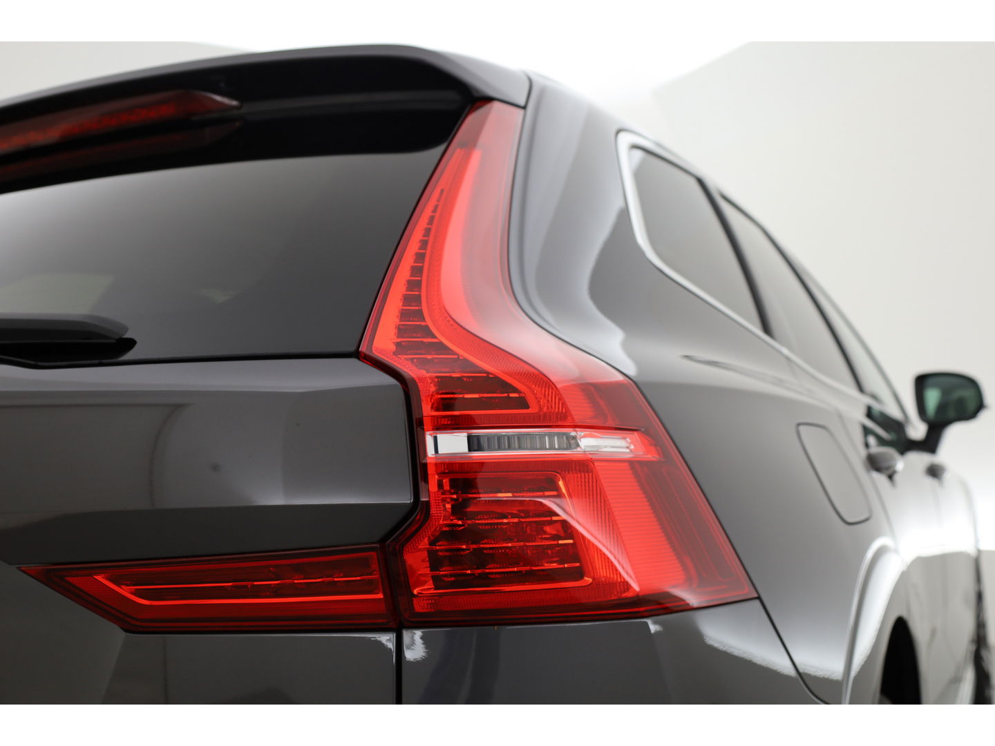 Volvo XC60 2.0 T6 Plug-in hybrid AWD Plus Bright | Long Range |Leer | Pano-dak | 360 camera | Trekhaak elek. | Stoel +  stuurverw. |