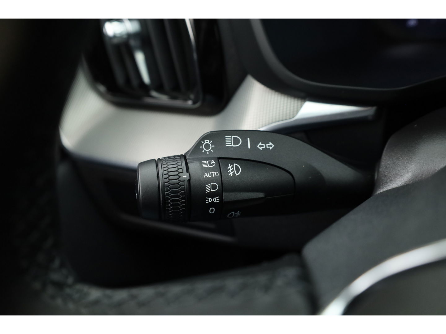 Volvo XC60 2.0 T8 Plug-in hybrid AWD Plus Dark Pano-dak | Head-up | Adap. cruise | 360 camera | H&K Audio 4x stoel + stuurverw. |