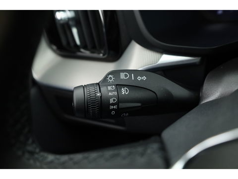 Volvo XC60 2.0 T8 Plug-in hybrid AWD Plus Dark Pano-dak | Head-up | Adap. cruise | 360 camera | H&K Audio 4x stoel + stuurverw. |