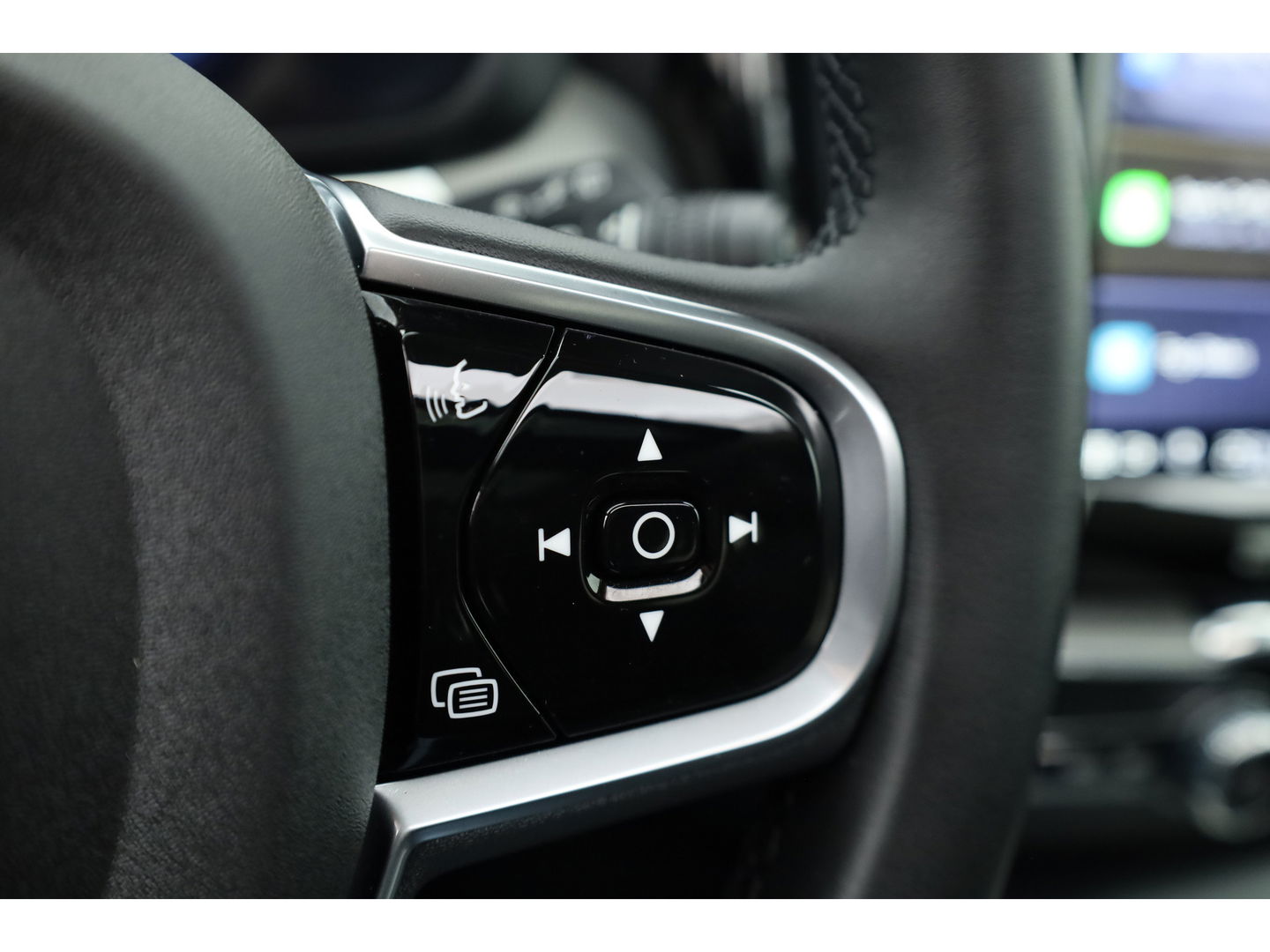 Volvo XC60 2.0 T8 Plug-in hybrid AWD Plus Dark Pano-dak | Head-up | Adap. cruise | 360 camera | H&K Audio 4x stoel + stuurverw. |