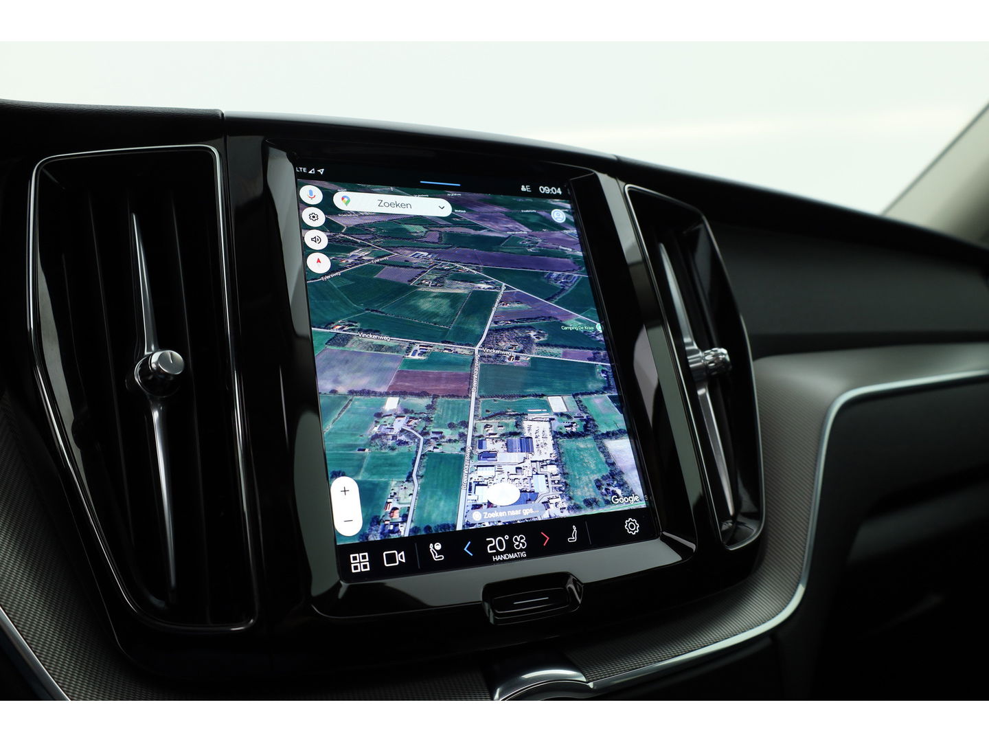 Volvo XC60 2.0 T8 Plug-in hybrid AWD Plus Dark Pano-dak | Head-up | Adap. cruise | 360 camera | H&K Audio 4x stoel + stuurverw. |