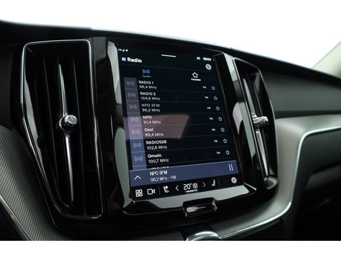 Volvo XC60 2.0 T8 Plug-in hybrid AWD Plus Dark Pano-dak | Head-up | Adap. cruise | 360 camera | H&K Audio 4x stoel + stuurverw. |