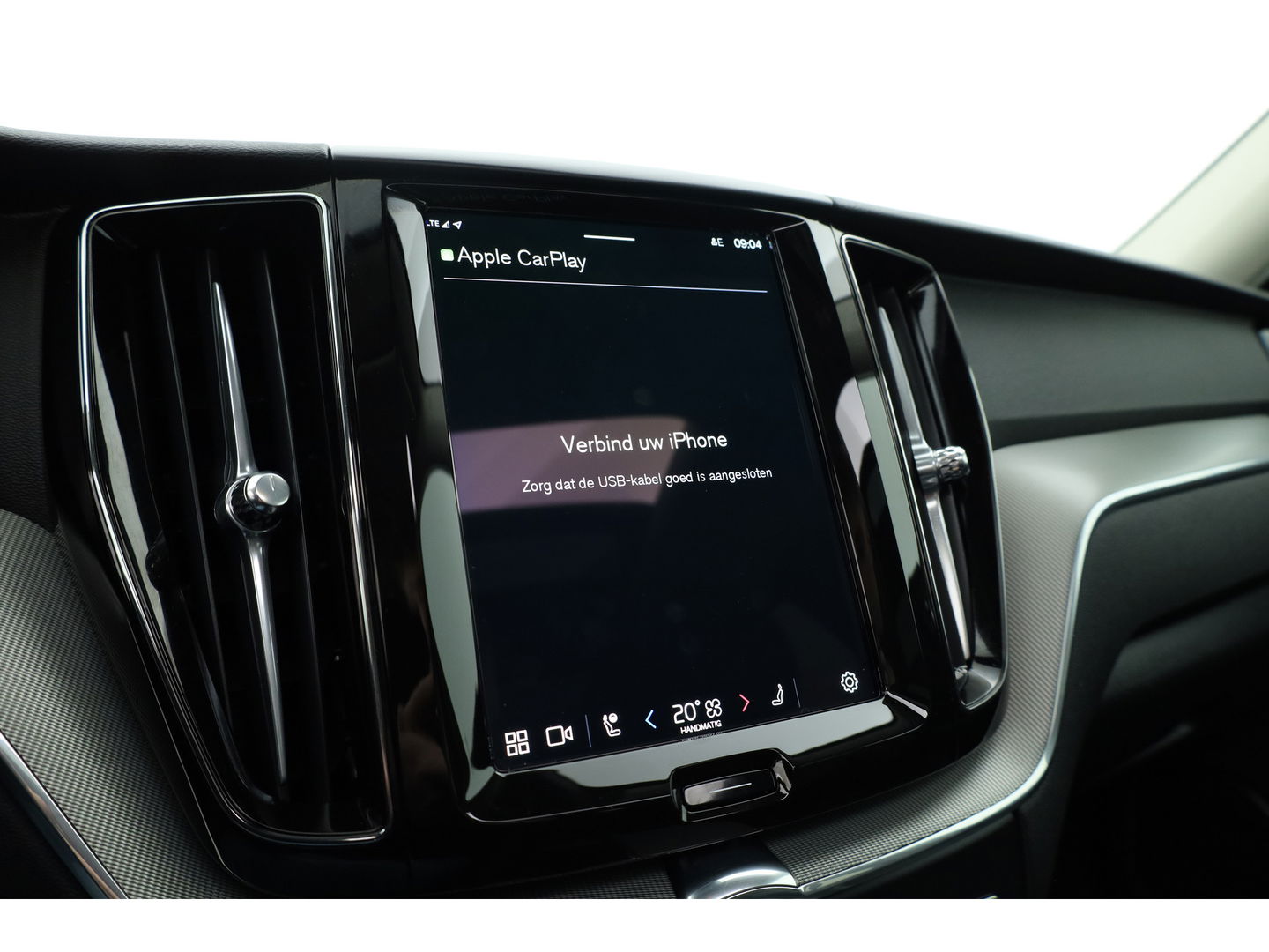 Volvo XC60 2.0 T8 Plug-in hybrid AWD Plus Dark Pano-dak | Head-up | Adap. cruise | 360 camera | H&K Audio 4x stoel + stuurverw. |