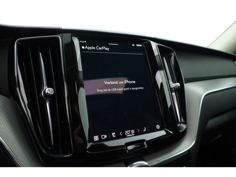 Volvo XC60 2.0 T8 Plug-in hybrid AWD Plus Dark Pano-dak | Head-up | Adap. cruise | 360 camera | H&K Audio 4x stoel + stuurverw. |