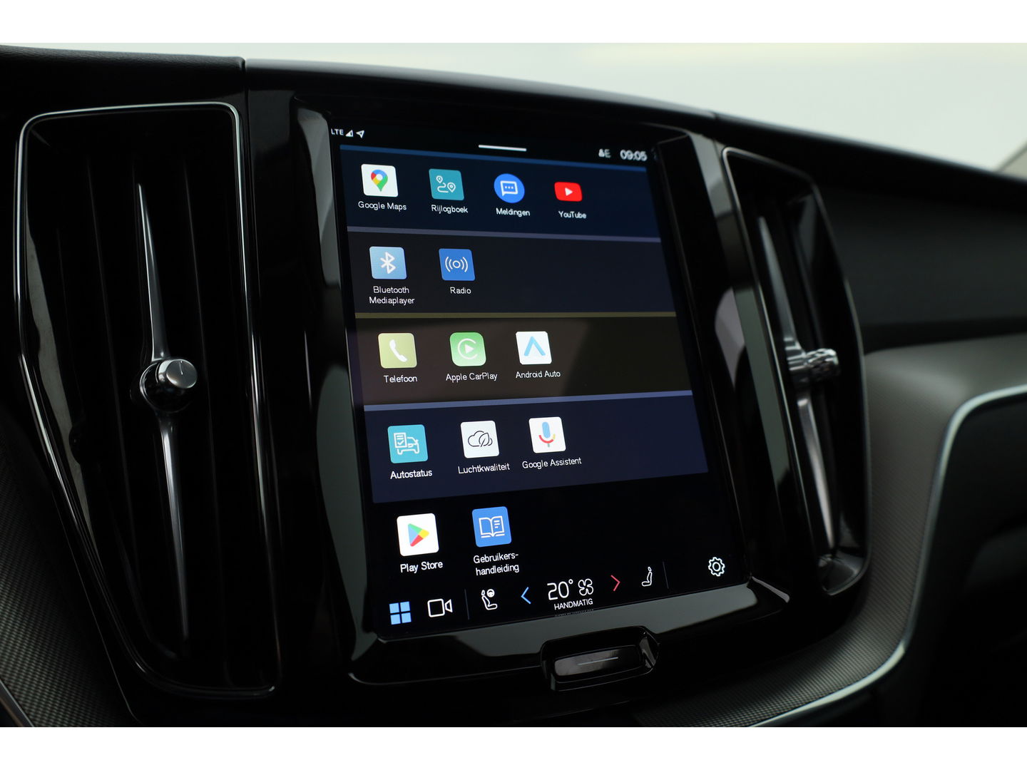 Volvo XC60 2.0 T8 Plug-in hybrid AWD Plus Dark Pano-dak | Head-up | Adap. cruise | 360 camera | H&K Audio 4x stoel + stuurverw. |