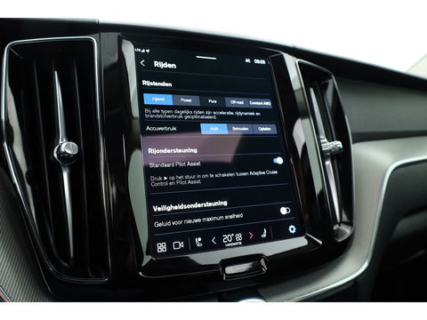 Volvo XC60 2.0 T8 Plug-in hybrid AWD Plus Dark Pano-dak | Head-up | Adap. cruise | 360 camera | H&K Audio 4x stoel + stuurverw. |