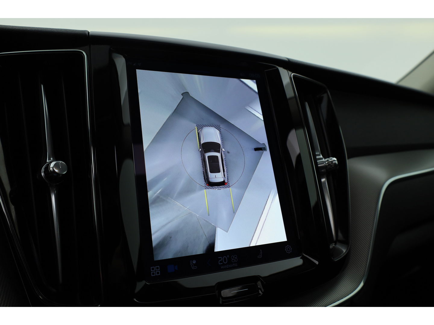 Volvo XC60 2.0 T8 Plug-in hybrid AWD Plus Dark Pano-dak | Head-up | Adap. cruise | 360 camera | H&K Audio 4x stoel + stuurverw. |