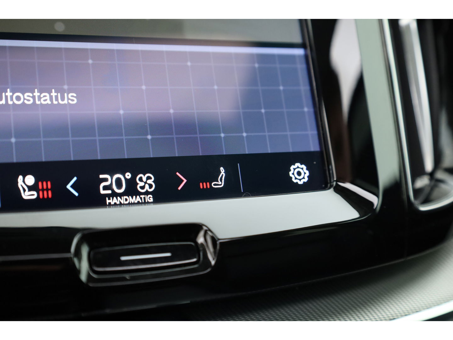 Volvo XC60 2.0 T8 Plug-in hybrid AWD Plus Dark Pano-dak | Head-up | Adap. cruise | 360 camera | H&K Audio 4x stoel + stuurverw. |