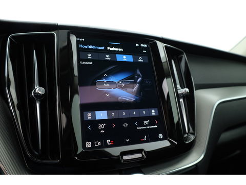 Volvo XC60 2.0 T8 Plug-in hybrid AWD Plus Dark Pano-dak | Head-up | Adap. cruise | 360 camera | H&K Audio 4x stoel + stuurverw. |